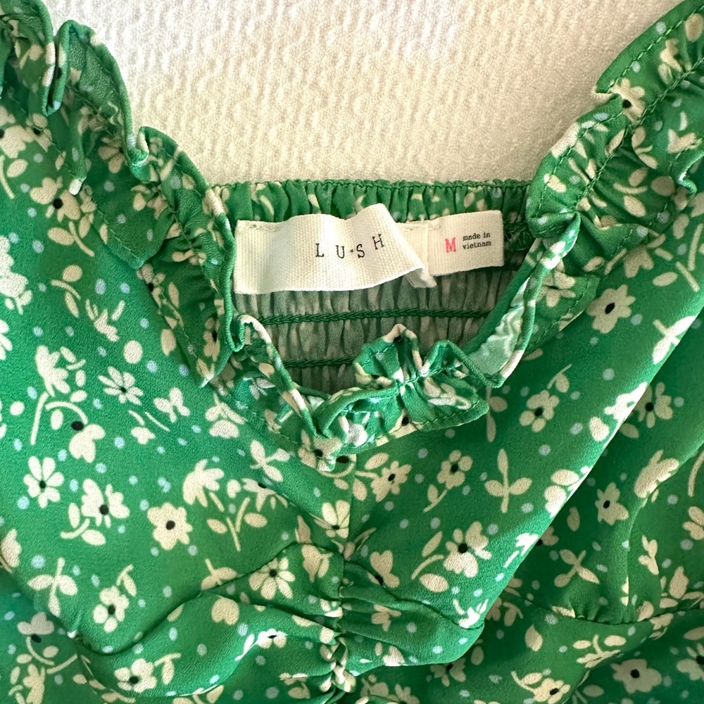 Lush Women’s Ruched Floral Green Top - Picture 5 of 8